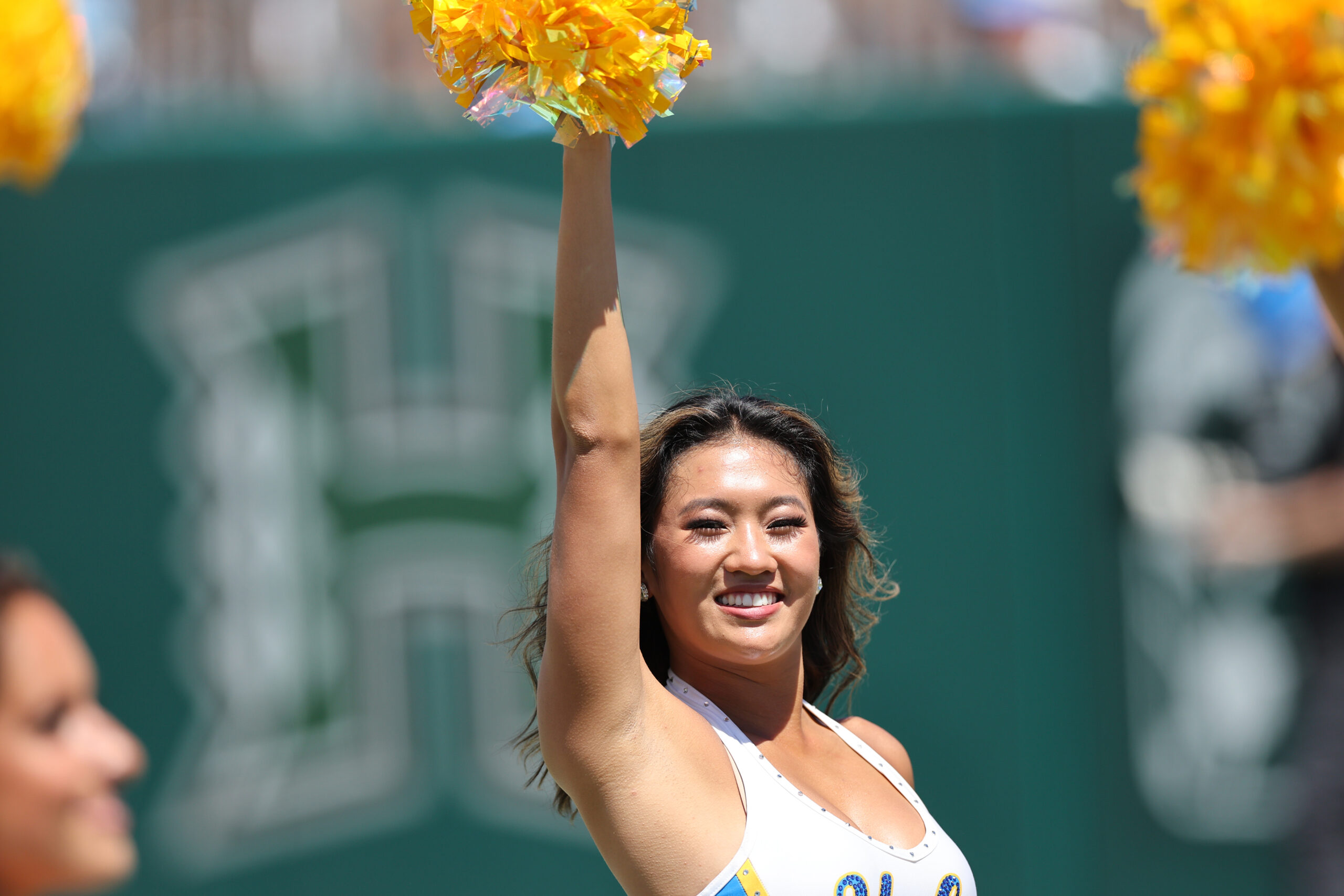Bruins Sophomore Propells UCLA Football to Victory 5 NCAA Football: UCLA at Hawaii