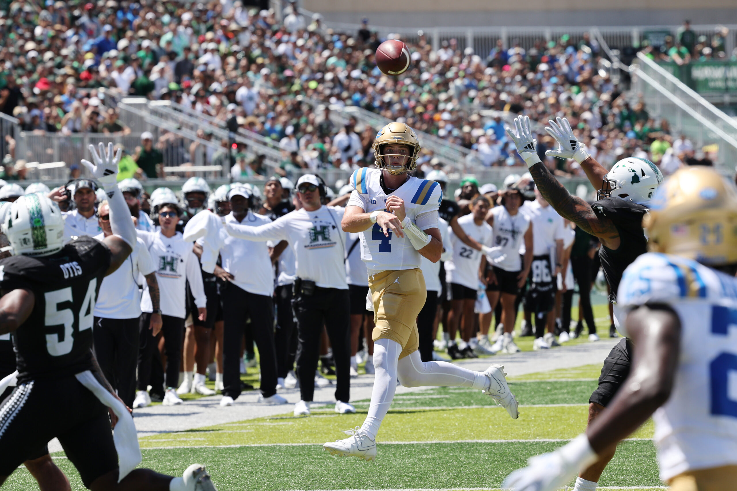 New UCLA Bruins, New Ethan Garbers 3 NCAA Football: UCLA Bruins at Hawaii | UCLA Football QB Ethan Garbers
