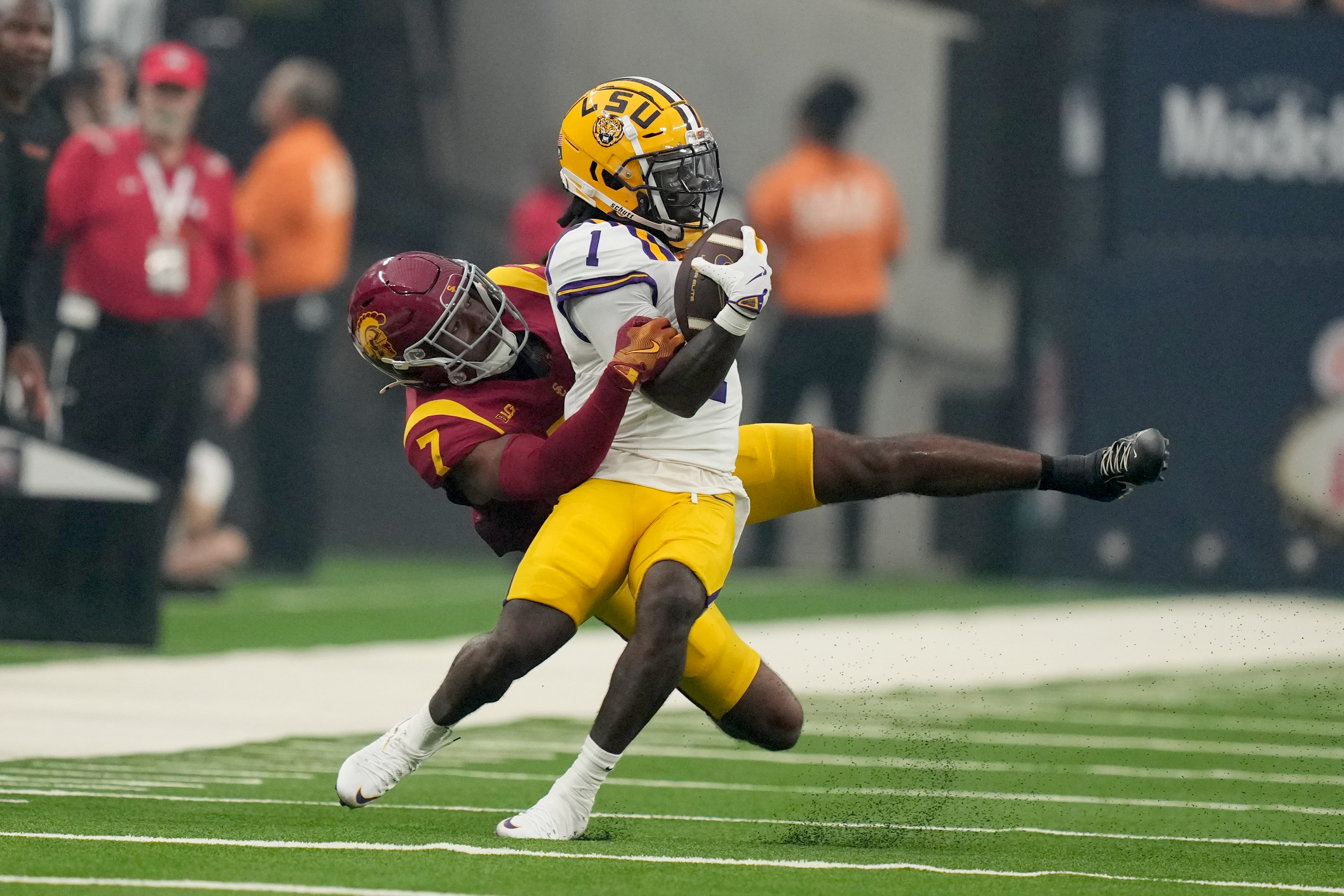 NFL Scout Heaps Praise on USC Trojans Defender 4 NCAA Football: Vegas Kickoff Classic-Southern California at Louisiana State