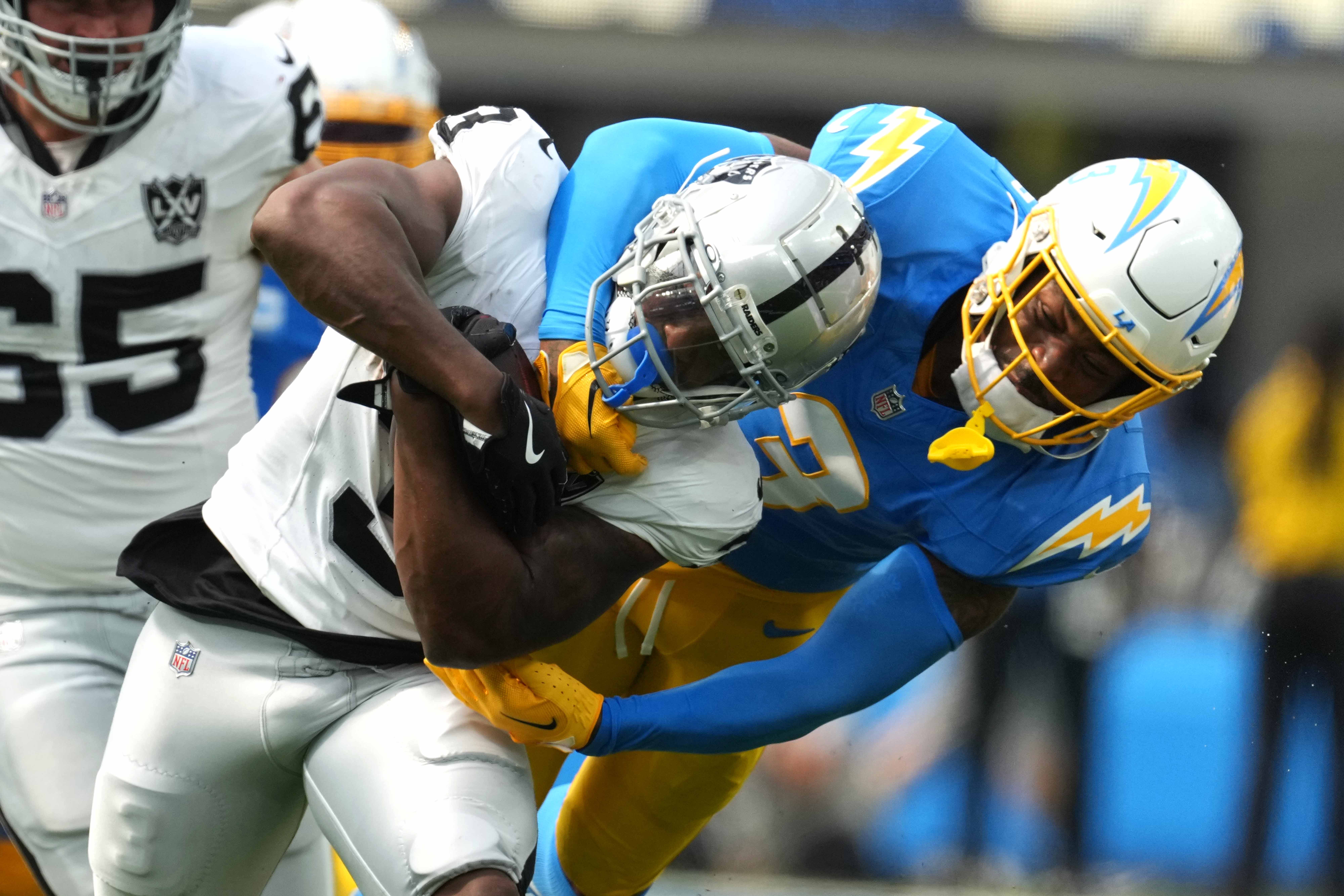 Chargers Defender Shocked By Raiders Brutal 4th Down Decision 4 NFL: Las Vegas Raiders at Los Angeles Chargers