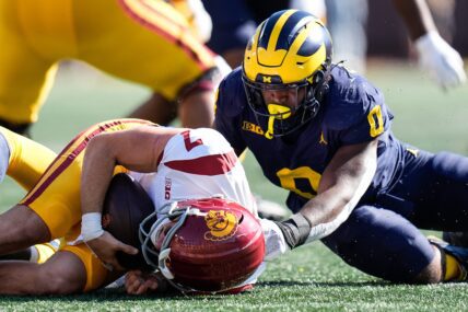 Syndication: Detroit Free Press | USC Trojans Starting LT Elijah Paige Benched To Start 2nd Half