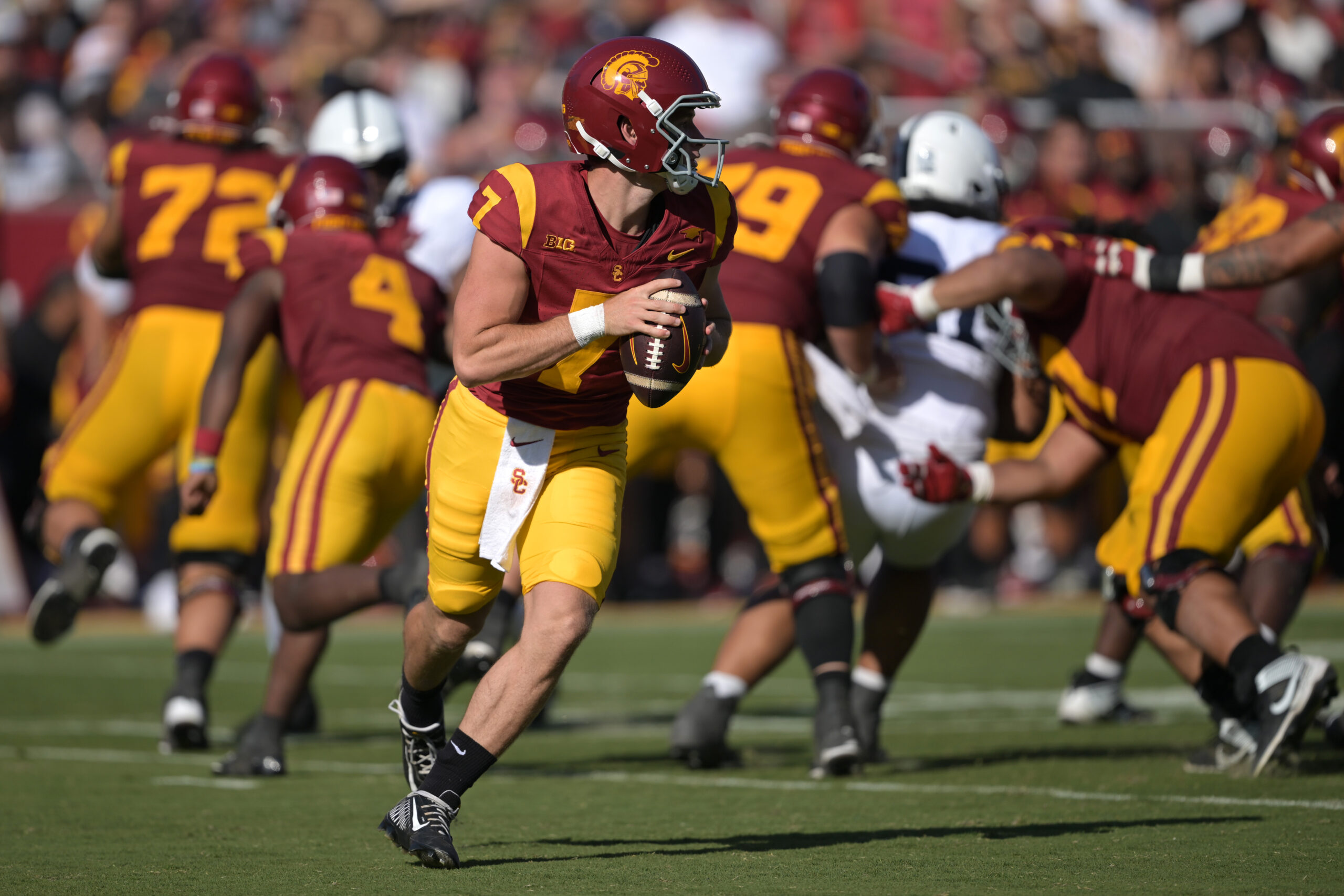 Should The USC Trojans Make A Quarterback Change? 3 NCAA Football: Penn State at Southern California | USC Trojans QB Miller Moss