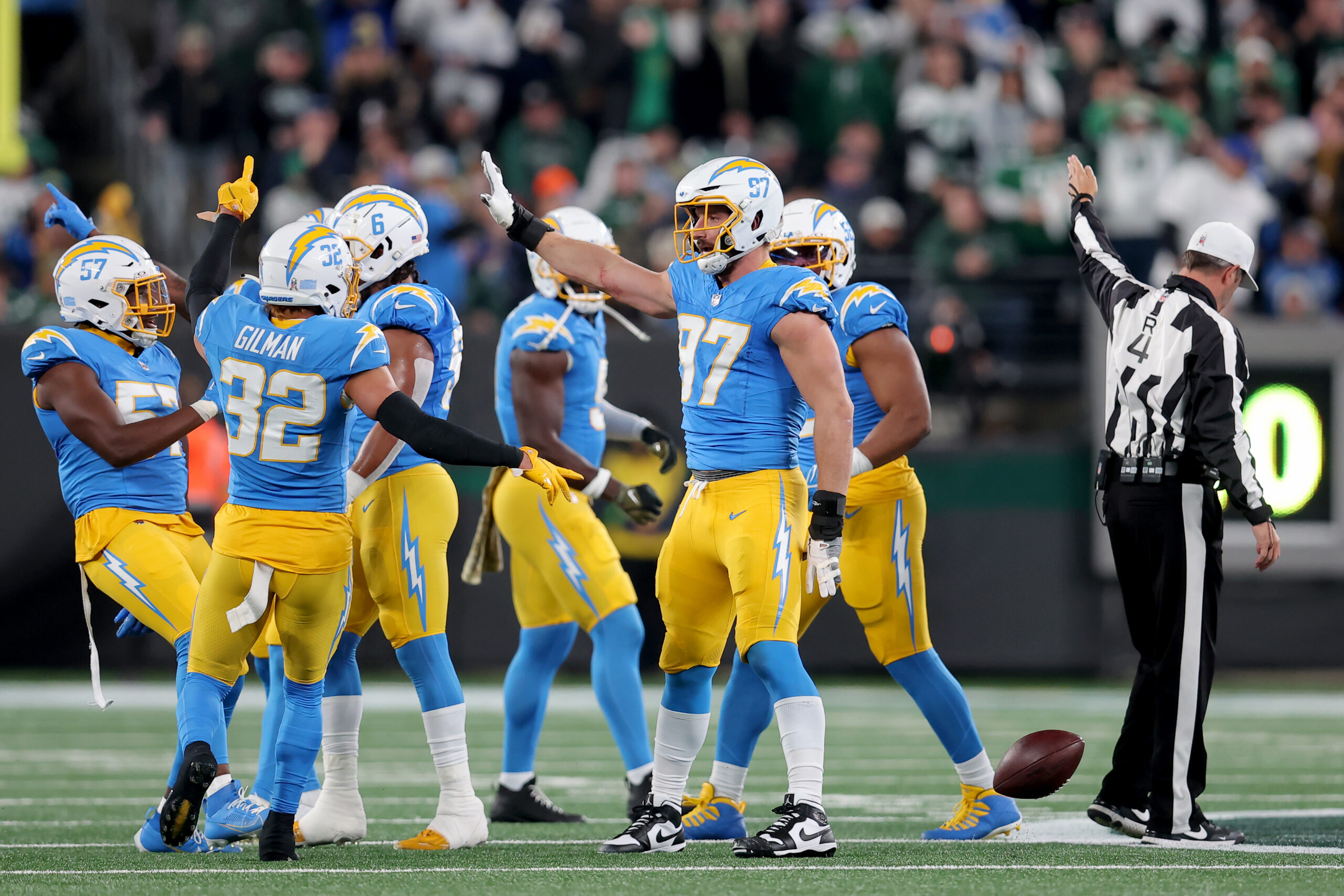 Los Angeles Chargers: Troubling Injury News On Star Defender 3 NFL: Los Angeles Chargers at New York Jets