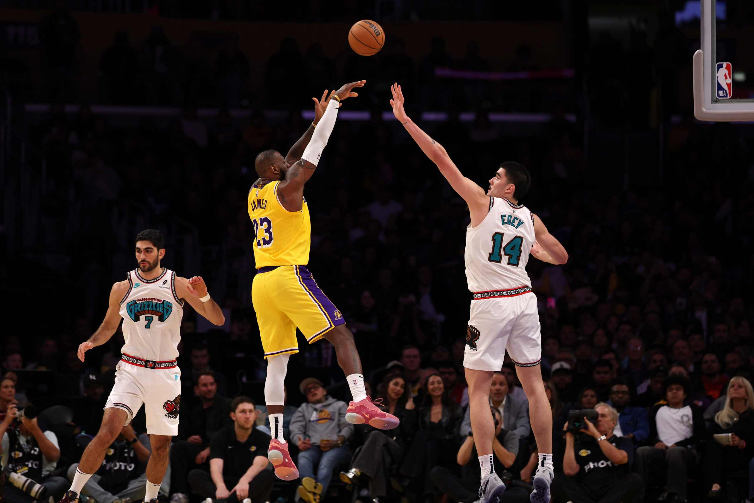 NBA Insider Offers Potential Timeline For LeBron James Retirement 3 NBA: Memphis Grizzlies at Los Angeles Lakers | LeBron James
