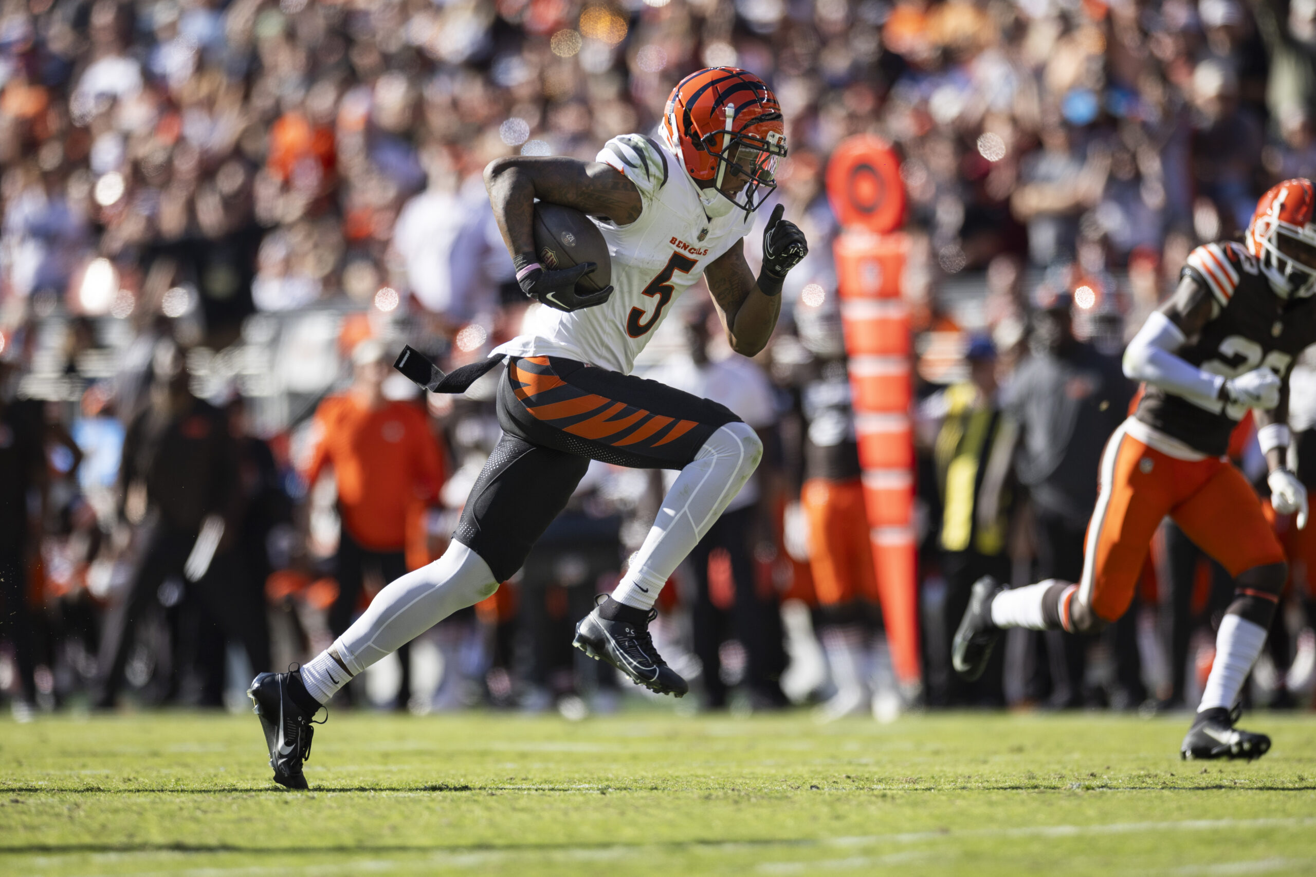Chargers Named Among 4 Teams With Best Chance Of Landing Tee Higgins 4 NFL: Cincinnati Bengals at Cleveland Chargers
