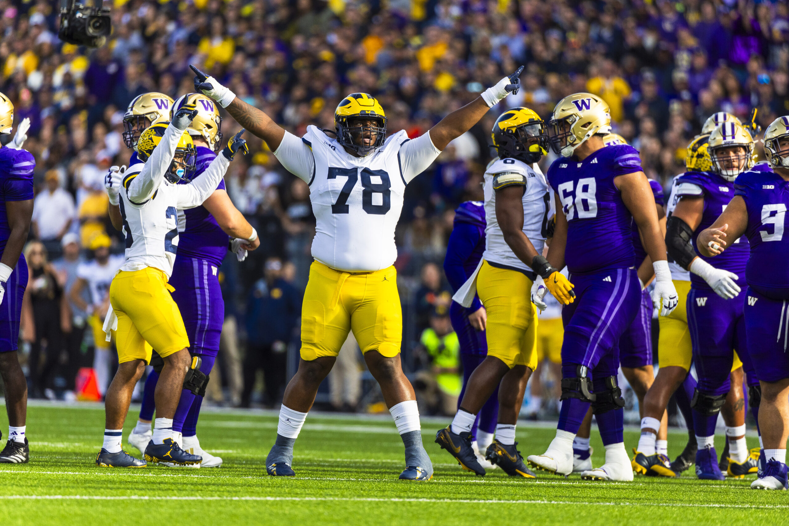 Chargers Look To Michigan In Latest 3 Round Mock Draft 4 Kenneth Grant Mocked To Chargers