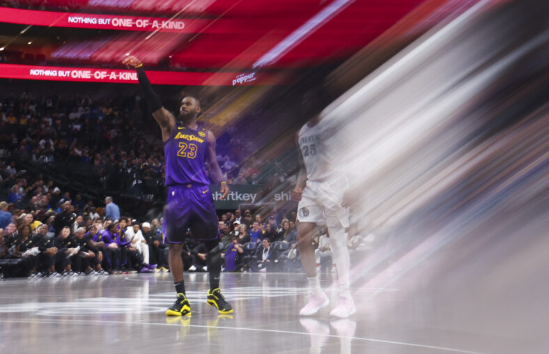 When Will The Lakers Be Able To Return To Crypto? Authorities Give New Tentative Timeline 3 NBA: Los Angeles Lakers at Dallas Mavericks