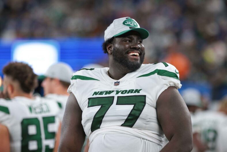 Los Angeles Chargers Predicted to Splurge on Expensive Player for Already Loaded Unit 3 NFL: New York Jets at New York Giants