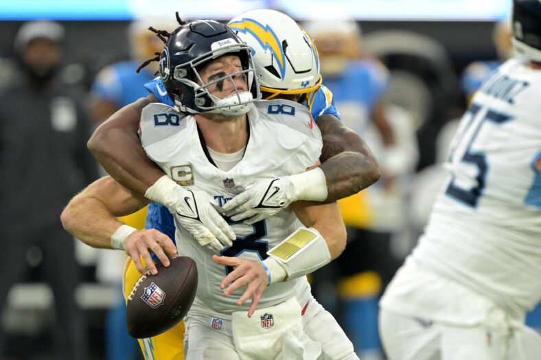 Chargers RB Scores Big Roster Bonus In Week 18 3 NFL: Tennessee Titans at Los Angeles Chargers
