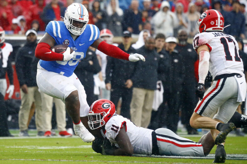 Las Vegas Raiders Quietly Added A Fullback To Offensive Arsenal 3 NCAA Football: Las Vegas Raiders at Mississippi