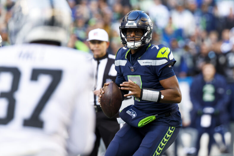 Las Vegas Raiders Finalize Critical Geno Smith New Contract Details 3 NFL: Las Vegas Raiders at Seattle Seahawks