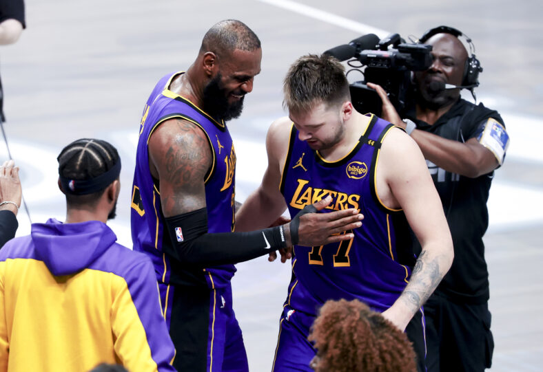 Los Angeles Lakers Risk Repeating Mavericks' Mistakes, Says Insider 3 NBA: Los Angeles Lakers at Dallas Mavericks