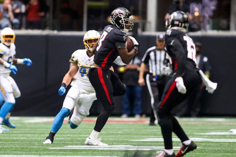 Perfect Trade Target Emerges For Los Angeles Chargers' Biggest Weakness 3 NFL: Los Angeles Chargers at Atlanta Falcons