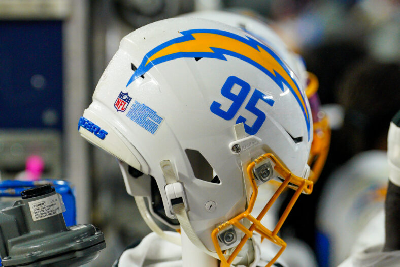 Chargers Star Predicted To Break The Bank, And Maybe Not With LA 3 NFL: Los Angeles Chargers at Kansas City Chiefs