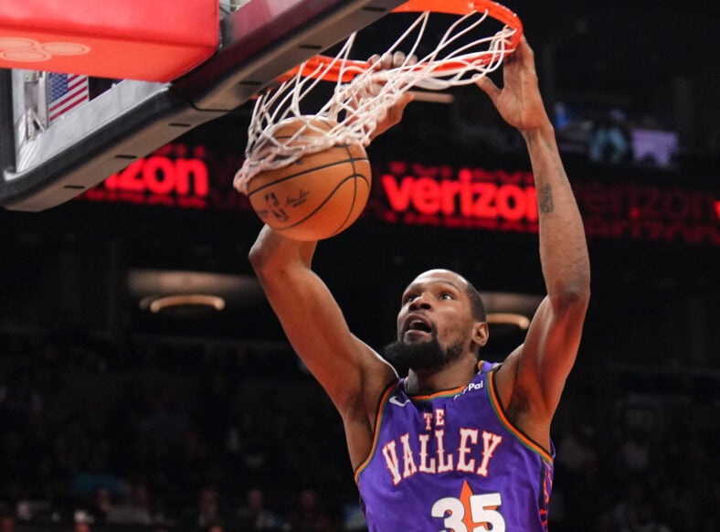 Los Angeles Clippers Expected To Be Dangerously Aggressive This Offseason, According To NBA Insider 4 NBA: Los Angeles Clippers at Phoenix Suns