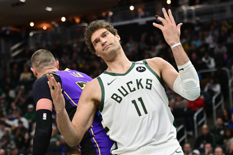 Los Angeles Lakers Showing Real Interest In Logical Big Man Free Agent 3 NBA: Los Angeles Lakers at Milwaukee Bucks