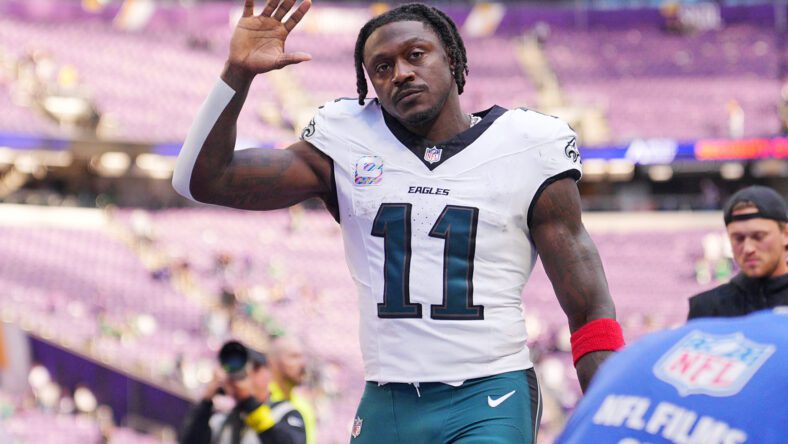 Eagles Monitoring AJ Brown Injury Ahead of Critical Week 8 Divisional Clash 1 NFL: Philadelphia Eagles at Minnesota Vikings
